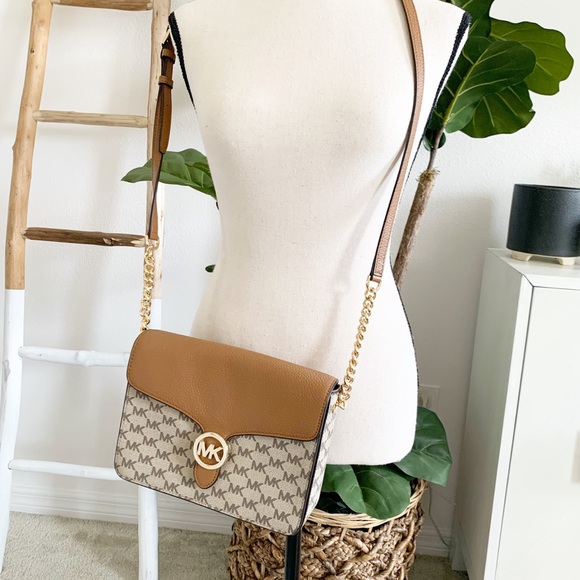 Michael Kors Large Vanna Crossbody Bag - Picture 3 of 13